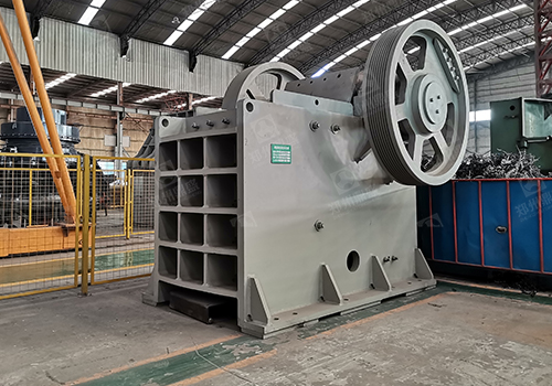 颚式破碎机是破碎矿石工序中的重要设备